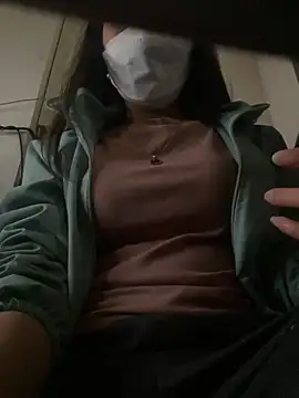 Snapshot of Tuongvy05 chatting on December 21, 1:21 pm Tuongvy05 online show from December 21, 1:21 pm