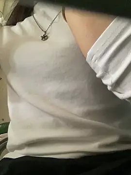 Snapshot of Tuongvy05 chatting on January 3, 5:50 am Tuongvy05 online show from January 3, 5:50 am