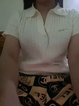 Snapshot of Tuongvy05 chatting on March 6, 1:35 pm Tuongvy05 online show from March 6, 1:35 pm