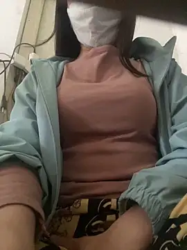 Snapshot of Tuongvy05 chatting on March 8, 5:49 am Tuongvy05 online show from March 8, 5:49 am