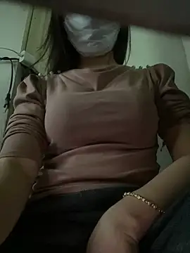 Snapshot of Tuongvy05 chatting on March 12, 5:28 pm Tuongvy05 online show from March 12, 5:28 pm