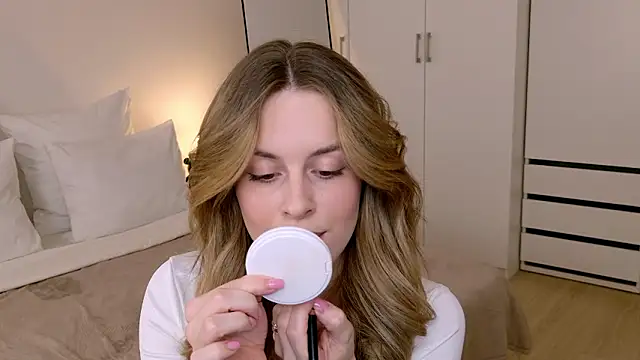 RozzitaBedberry online show from February 15, 2:58 pm