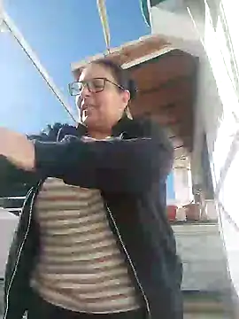 Snapshot of Anais-Te-La-Como chatting on February 5, 1:22 pm Anais-Te-La-Como online show from February 5, 1:22 pm