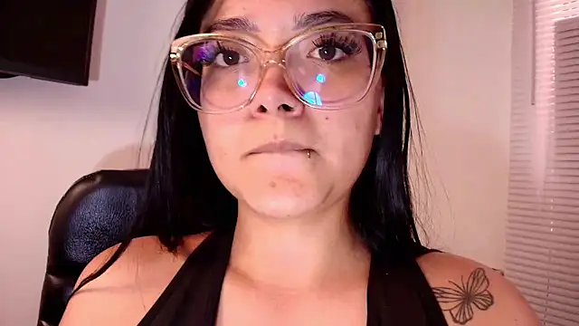 Snapshot of Susana_hank2 chatting on April 15, 8:31 pm Susana hank2 online show from April 15, 8:31 pm