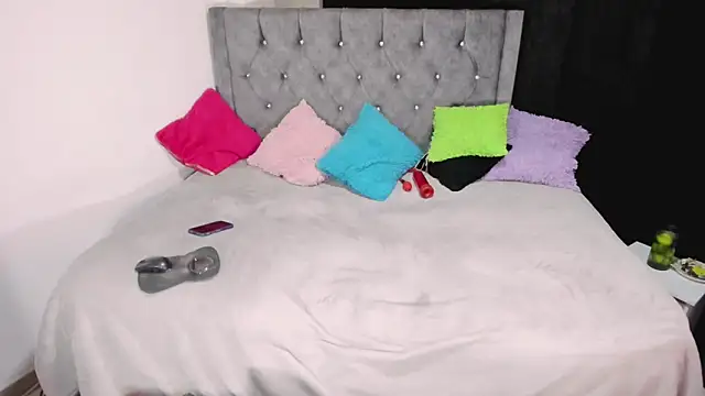 valenthottie online show from March 23, 2:48 am