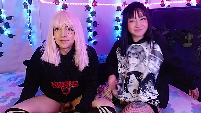 Snapshot of the_lesbian_game chatting on January 30, 3:55 am the lesbian game online show from January 30, 3:55 am