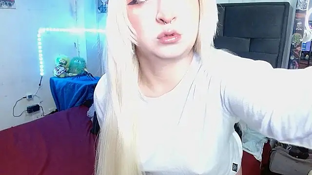 Snapshot of the_lesbian_game chatting on February 24, 4:21 am the lesbian game online show from February 24, 4:21 am