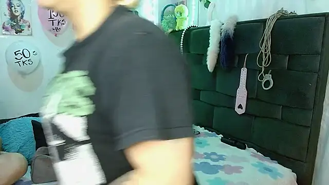 Snapshot of the_lesbian_game chatting on March 21, 5:27 pm the lesbian game online show from March 21, 5:27 pm