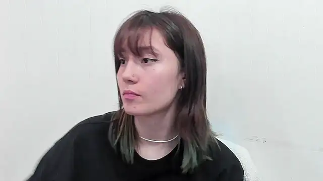 Snapshot of lizzy_davis_1 chatting on December 19, 3:29 am lizzy davis 1 online show from December 19, 3:29 am