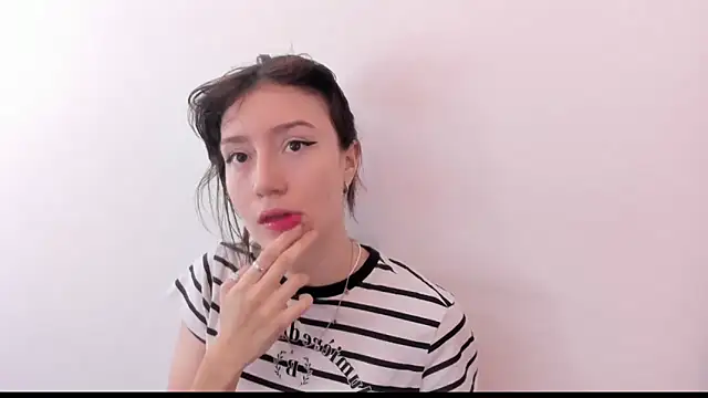 Snapshot of lizzy_davis_1 chatting on December 22, 12:05 pm lizzy davis 1 online show from December 22, 12:05 pm