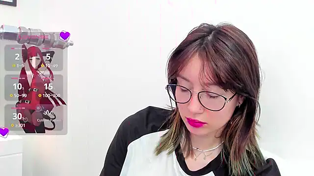 Snapshot of lizzy_davis_1 chatting on January 8, 3:40 am lizzy davis 1 online show from January 8, 3:40 am