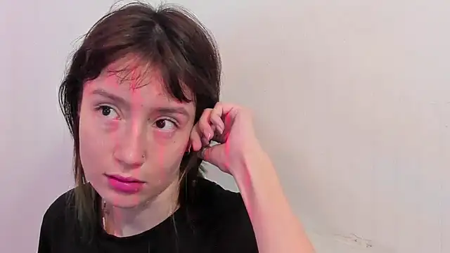 Snapshot of lizzy_davis_1 chatting on January 19, 4:01 am lizzy davis 1 online show from January 19, 4:01 am