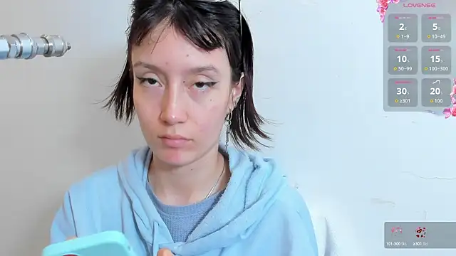 Snapshot of lizzy_davis_1 chatting on October 4, 4:10 am lizzy davis 1 online show from October 4, 4:10 am