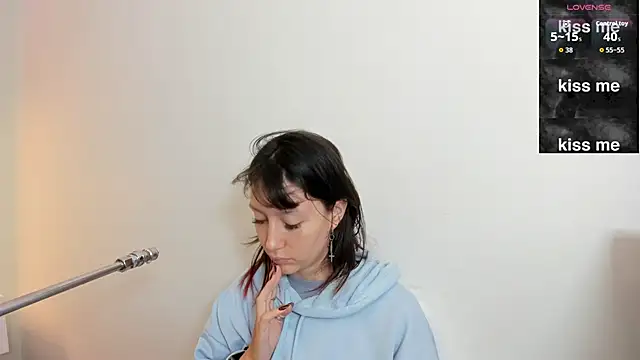 Snapshot of lizzy_davis_1 chatting on October 30, 4:03 am lizzy davis 1 online show from October 30, 4:03 am