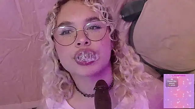 Haelycute online show from May 8, 11:32 pm