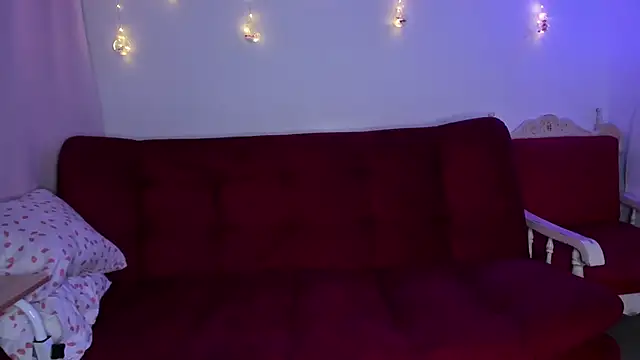 Snapshot of ohpetitemuse chatting on December 3, 8:40 pm ohpetitemuse online show from December 3, 8:40 pm