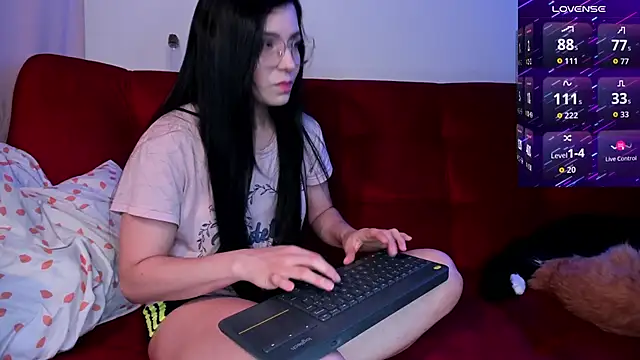 Snapshot of ohpetitemuse chatting on January 15, 7:39 pm ohpetitemuse online show from January 15, 7:39 pm