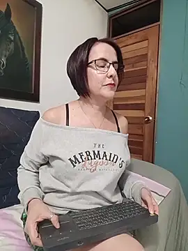 IsisBlake online show from April 28, 5:01 am