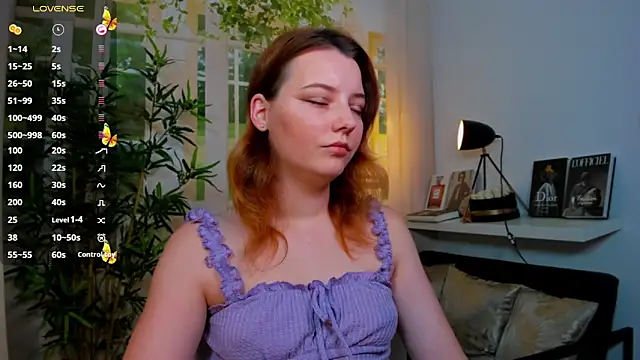 pretty little thing online show from November 20, 4:07 pm