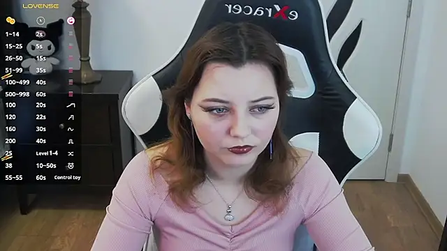 pretty little thing online show from February 17, 5:08 pm