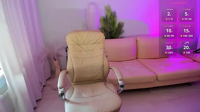 Daniela Kitty  online show from May 18, 7:03 am