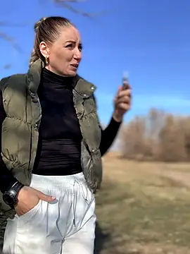 Snapshot of Crazy-Rosa chatting on November 11, 7:52 am Crazy-Rosa online show from November 11, 7:52 am