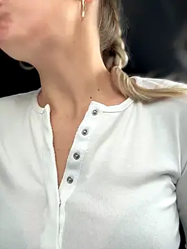 Snapshot of Crazy-Rosa chatting on November 15, 6:33 am Crazy-Rosa online show from November 15, 6:33 am