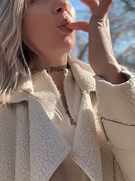 Crazy-Rosa online show from March 19, 5:33 am