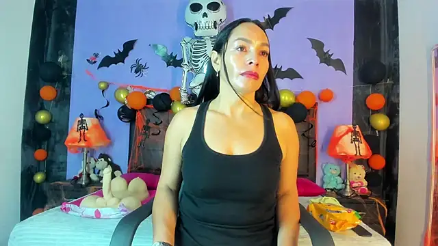 Snapshot of MaduraLuciana chatting on October 21, 11:00 am MaduraLuciana online show from October 21, 11:00 am