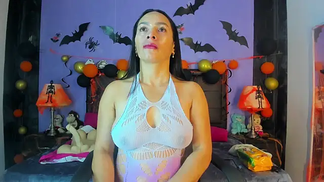 Snapshot of MaduraLuciana chatting on October 25, 10:45 am MaduraLuciana online show from October 25, 10:45 am