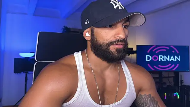 SamDornan online show from December 17, 4:32 pm