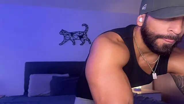 SamDornan online show from February 18, 9:09 pm