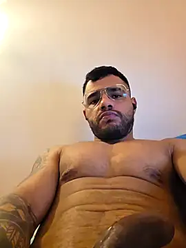 Snapshot of Macholatino8611 chatting on October 14, 4:52 pm Macholatino8611 online show from October 14, 4:52 pm