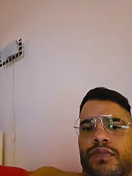 Snapshot of Macholatino8611 chatting on November 8, 4:40 pm Macholatino8611 online show from November 8, 4:40 pm