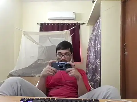 THE NAKED BOY online show from December 21, 5:58 am