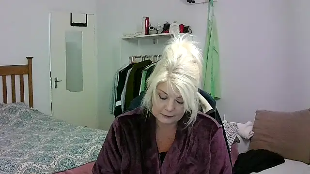 Miahotmilf online show from May 9, 5:07 pm