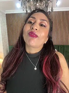 Snapshot of MonicaMoret chatting on March 13, 12:45 pm MonicaMoret online show from March 13, 12:45 pm