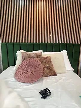 Snapshot of MonicaMoret chatting on March 17, 12:08 pm MonicaMoret online show from March 17, 12:08 pm