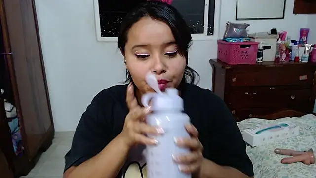 Snapshot of AINARA__STONE chatting on December 30, 1:04 am AINARA STONE online show from December 30, 1:04 am