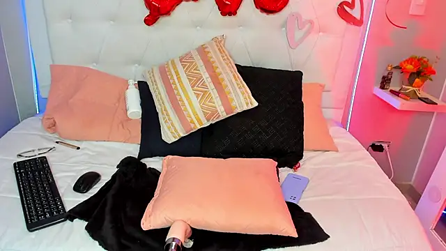 Snapshot of AINARA__STONE chatting on February 15, 1:31 am AINARA STONE online show from February 15, 1:31 am