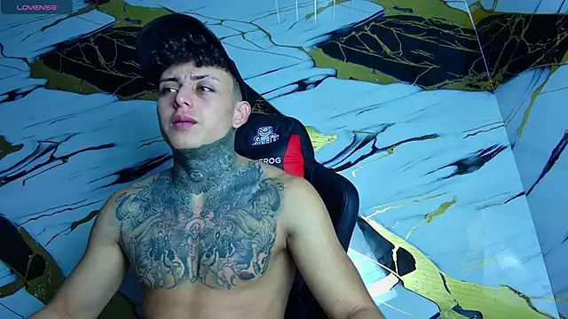 Kevin22 222 online show from March 17, 10:38 pm