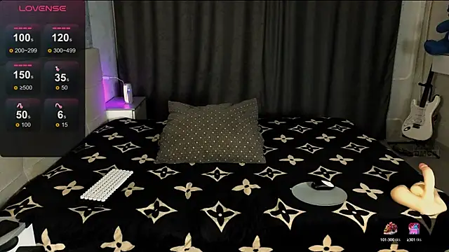 RoxieCrash online show from October 5, 5:44 pm