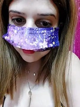 Snapshot of LoNa-daloua chatting on April 9, 10:37 pm LoNa-daloua online show from April 9, 10:37 pm