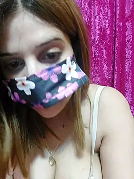 Snapshot of LoNa-daloua chatting on April 15, 10:43 pm LoNa-daloua online show from April 15, 10:43 pm