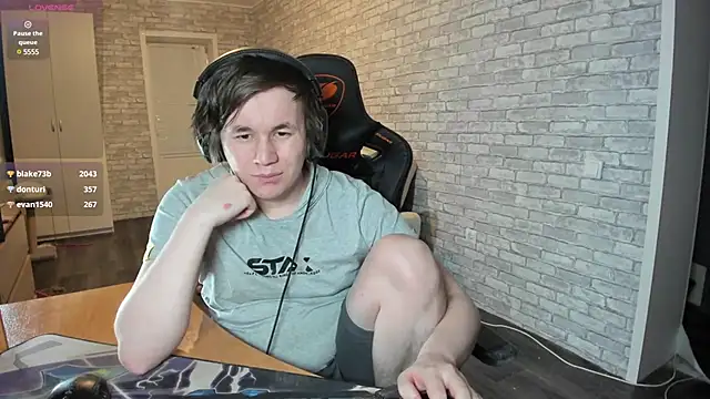 iliaskrislove online show from March 4, 9:43 pm