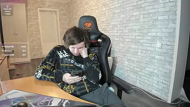 iliaskrislove online show from March 6, 6:48 pm