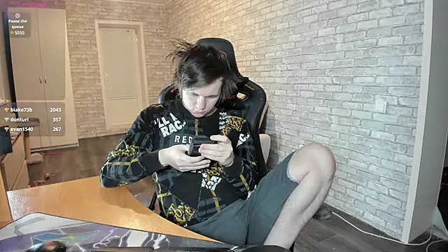 iliaskrislove online show from March 8, 4:17 pm