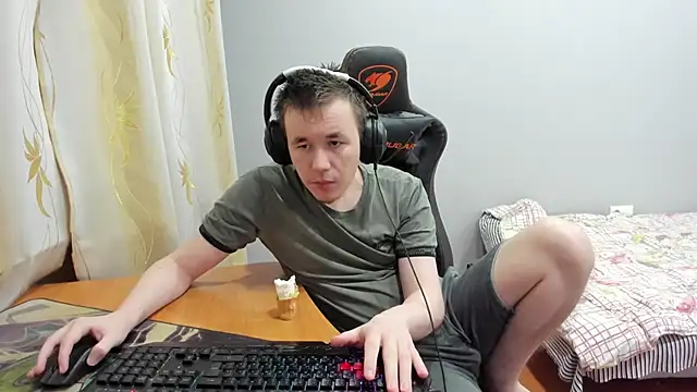 iliaskrislove online show from November 18, 2:39 am