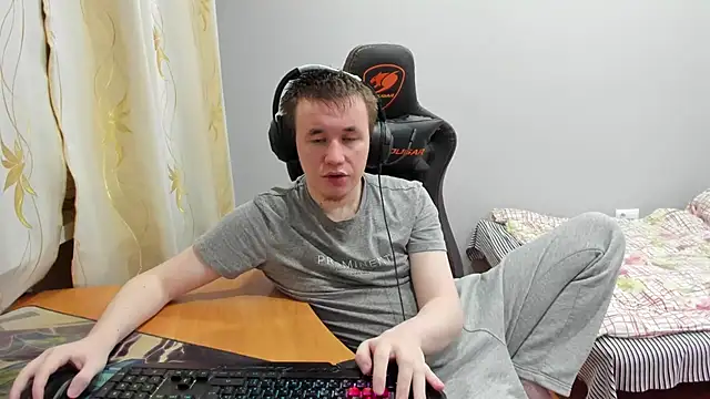 iliaskrislove online show from November 24, 2:28 pm