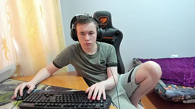 iliaskrislove online show from December 21, 9:05 am